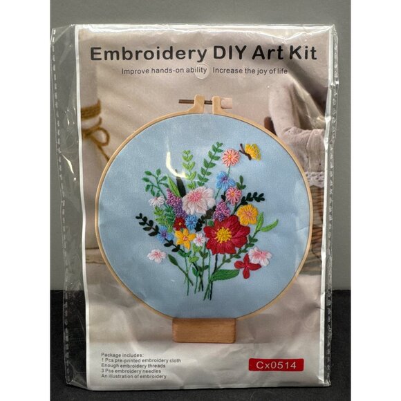 Embroidery DIY Art Kit Floral Pattern With Threads & Instructions For Beginners - Picture 1 of 3